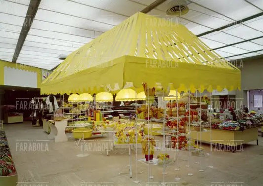 Interno della Rinascente, Milano, 1975