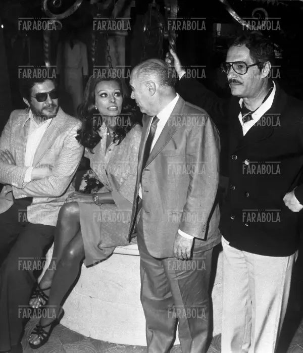 Sophia Loren, Ettore Scola, Carlo Ponti e Nino Manfredi, Presentazione del film Brutti, sporchi e cattivi, Festival di Cannes, 1976