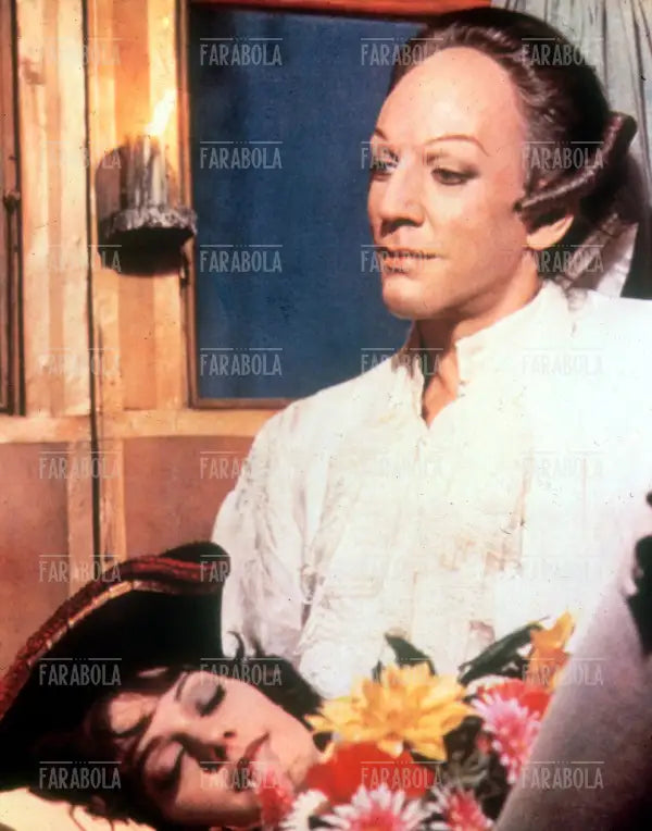 Donald Sutherland e Tina Aumont in una scena del film Casanova, 1976