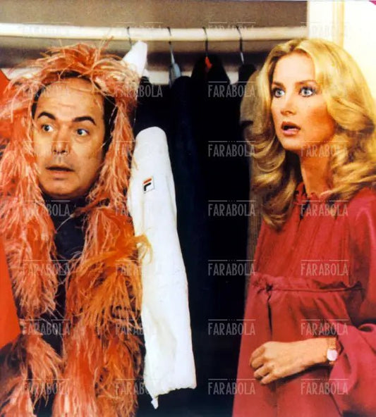 Lino Banfi e Barbara Bouchet, film La moglie in vacanza... l'amante in città, 1980