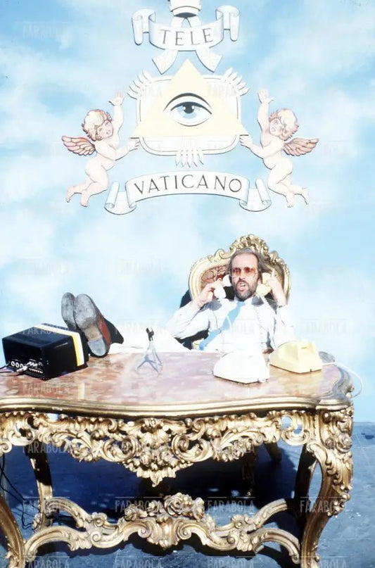 Fabrizio Zampa al telefono, film Il Pap'occhio, 1980