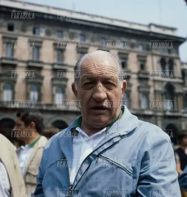 Gino Bartali in Piazza Duomo al prologo del Giro d'Italia, Milano, 1982