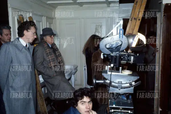 Federico Fellini sul set del film E la nave va, 1983