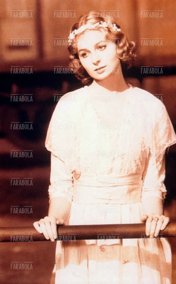 Sarah Jane Varley in una scena del film E la nave va, 1983