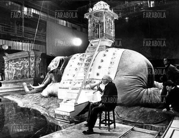 Federico Fellini sul set del film Intervista, 1987