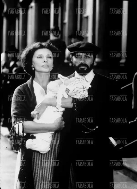 Sophia Loren ed Edward James Olmos, Miniserie TV Mamma Lucia, 1988