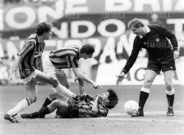 Derby Mila-Inter, un momento della partita, 1990
