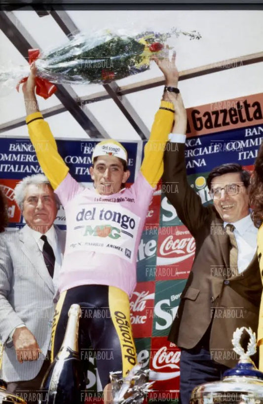 Vincenzo Torriani, Franco Chioccioli e Vincenzo Scotti sul podio del Giro d'Italia, Milano, 1990