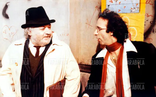 Paolo Villaggio e Roberto Benigni in una scena del film La voce della luna, 1990