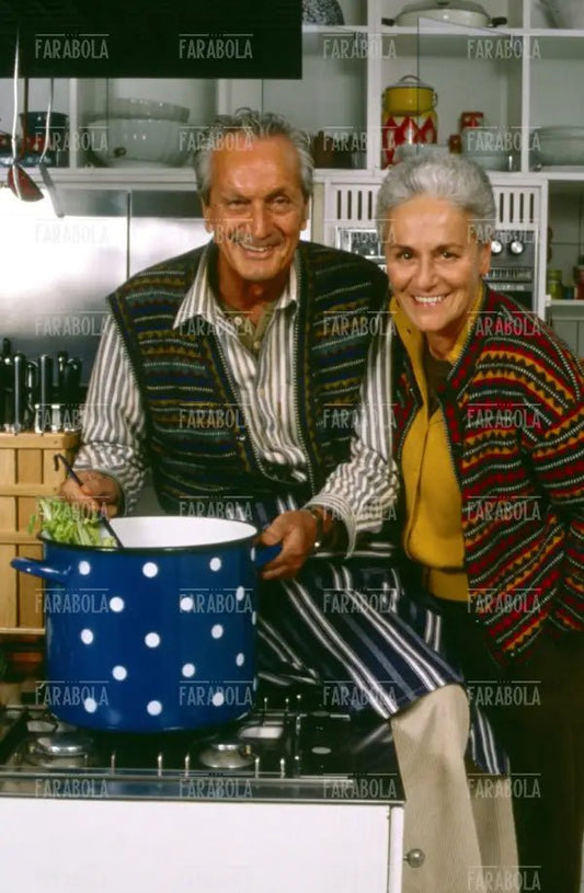 Ottavio e Rosita Missoni nella cucina di casa, Sumirago, anni 90