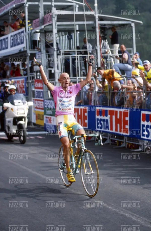 Marco Pantani all'arrivo di Plan di Montecampione, Giro d'Italia, 1998