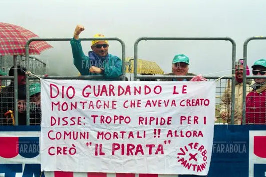 Striscione dei tifosi per Marco Pantani, Giro d'Italia, Gran Sasso, 1999