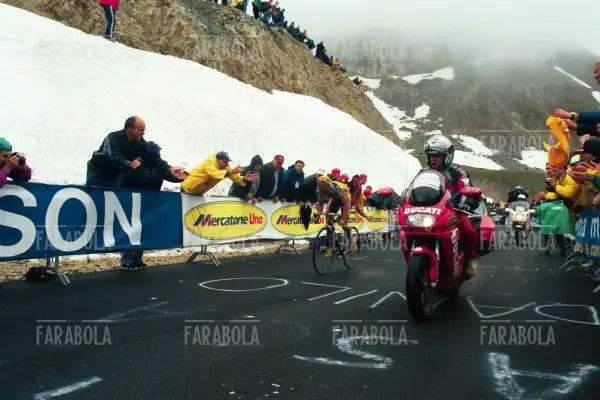 Marco Pantani nell'ultimo chilometro del Gran Sasso, Giro d'Italia, 1999