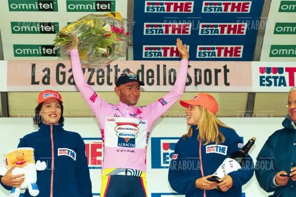 Marco Pantani in maglia rosa vince al Gran Sasso, Giro d'Italia, 1999