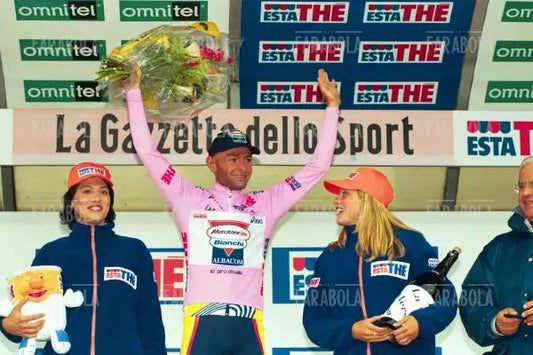 Marco Pantani in maglia rosa vince al Gran Sasso, Giro d'Italia, 1999