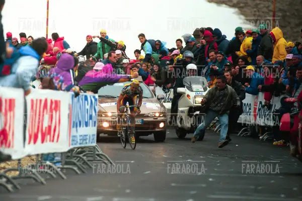 Marco Pantani nell'ultimo chilometro del Gran Sasso, Giro d'Italia, 1999