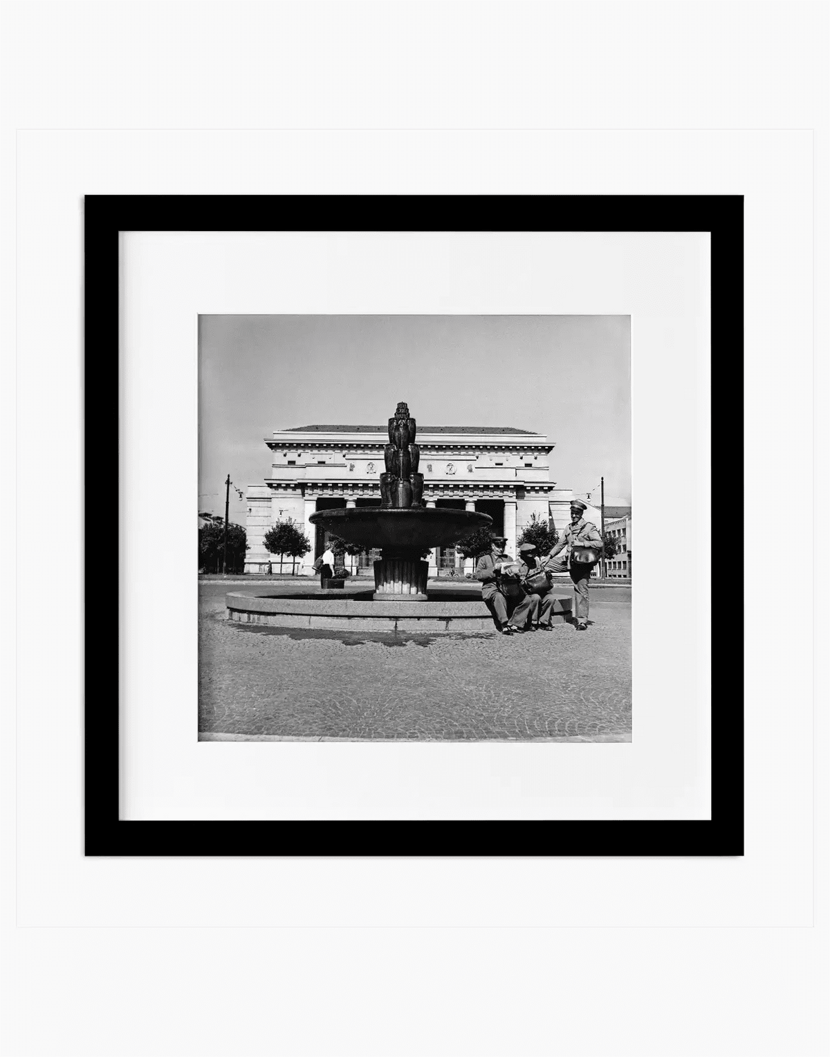 Stazione Centrale, Milano 1951 — stampa fine art con cornice nera