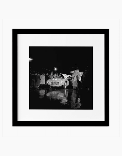 Villoresi su Ferrari, Mille Miglia 1951 — stampa fine art con cornice nera