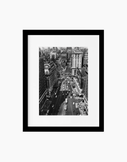 Times Square, New York 1937 — stampa fine art con cornice nera