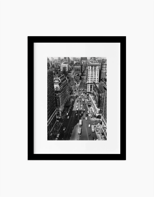 Times Square, New York 1937 — stampa fine art con cornice nera