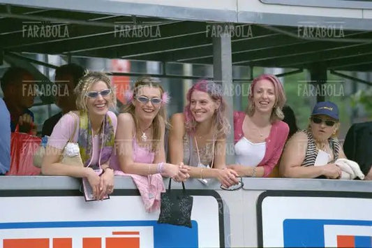 Arianna, fidanzata di Gilberto Simoni, all'arrivo del Giro d'Italia, Milano, 2001