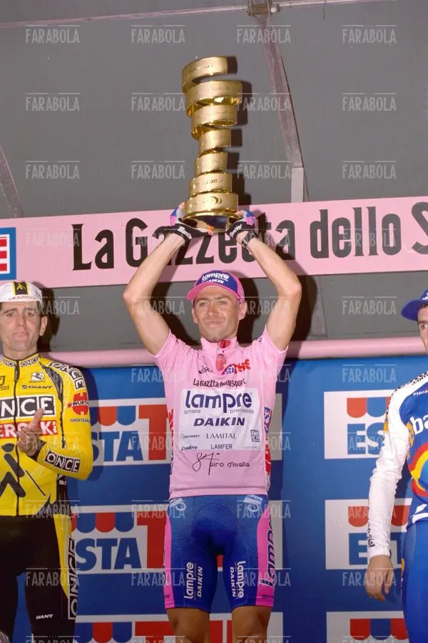 Gilberto Simoni vincitore del Giro d'Italia, Milano, 2001