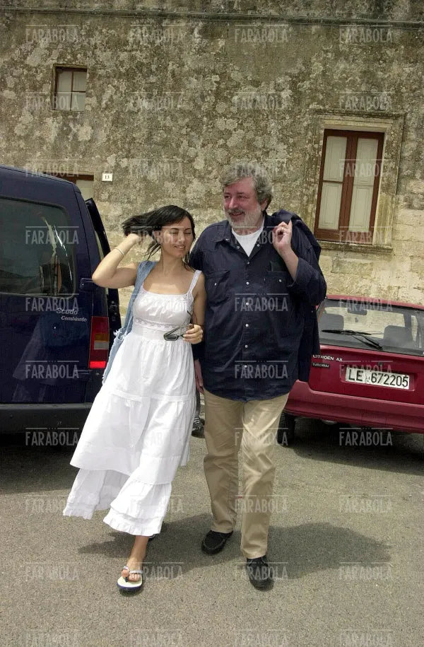 Francesco Guccini con la compagna, 2001