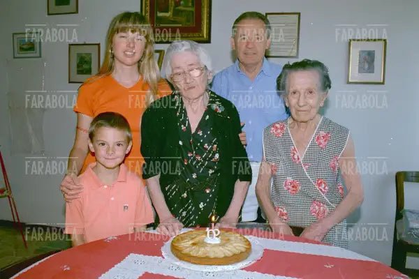 La festa per i 102 anni di nonna Livia Ambrosoli, Inverigo, 2001
