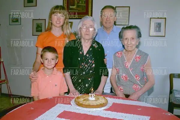 La festa per i 102 anni di nonna Livia Ambrosoli, Inverigo, 2001