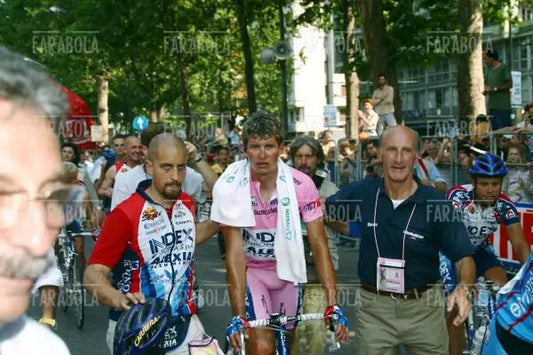 Paolo Savoldelli in maglia rosa, Giro d'Italia, Milano, 2002