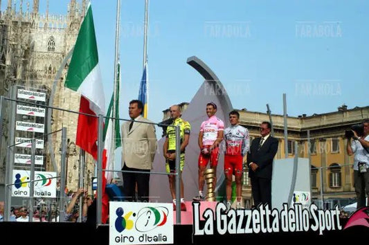 Gilberto Simoni, Stefano Garzelli e Yaroslav Popovych sul podio, cronometro all'Idroscalo, Giro d'Italia, Milano, 2003