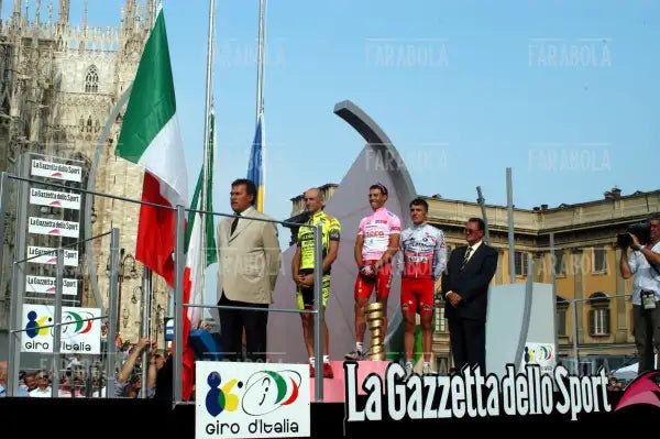 Gilberto Simoni, Stefano Garzelli e Yaroslav Popovych sul podio, cronometro all'Idroscalo, Giro d'Italia, Milano, 2003