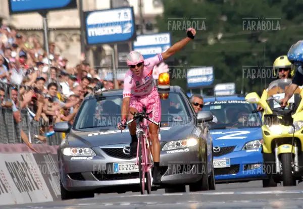 Gilberto Simoni taglia il traguardo, cronometro all'Idroscalo, Giro d'Italia, Milano, 2003