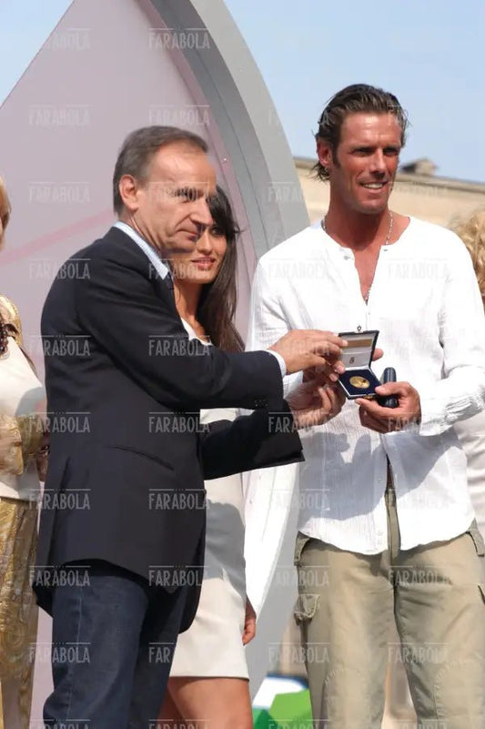 Gianni Petrucci premia Mario Cipollini, cronometro all'Idroscalo, Giro d'Italia, Milano, 2003