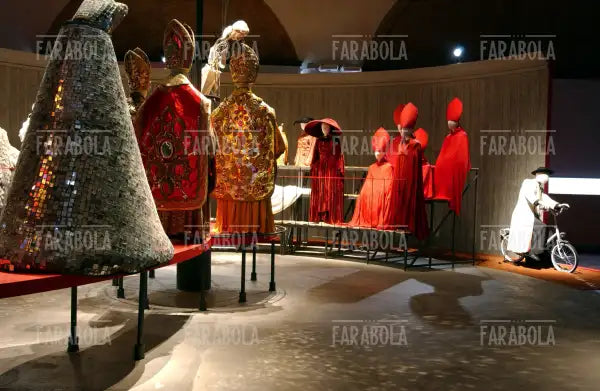 Mostra Federico in costume, Museo Fellini, 2003