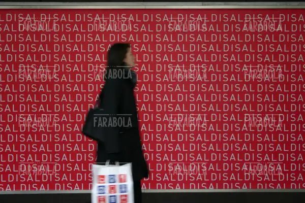 Saldi in Corso Vittorio Emanuele, Milano, 2004