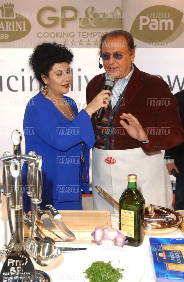 Renzo Arbore cucina con Marisa Laurito, Cucina Live Show, Macef, Milano, 2004