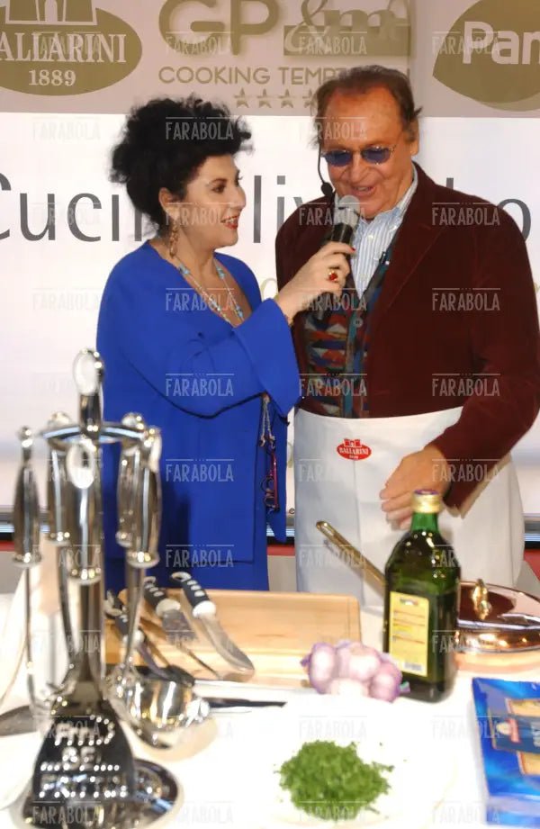Renzo Arbore cucina con Marisa Laurito, Cucina Live Show, Macef, Milano, 2004