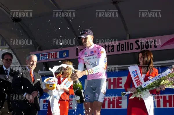 Bradley McGee vincitore e prima maglia rosa, cronoprologo del Giro d'Italia, Genova, 2004
