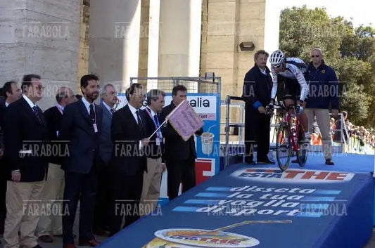 Mario Scirea, primo corridore a partire, cronoprologo del Giro d'Italia, Genova, 2004