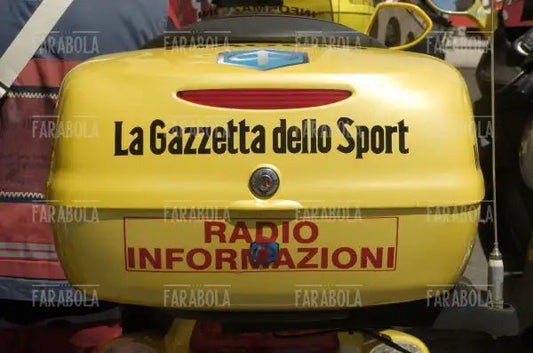 Lo scooter di radio informazione alla partenza, cronoprologo del Giro d'Italia, Genova, 2004