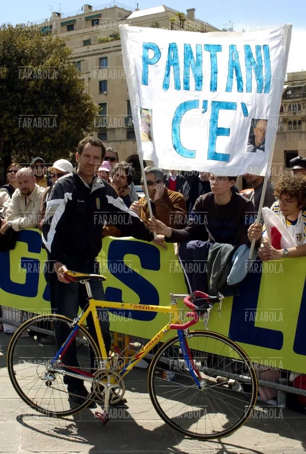 La bicicletta di Marco Pantani, cronoprologo del Giro d'Italia, Genova, 2004