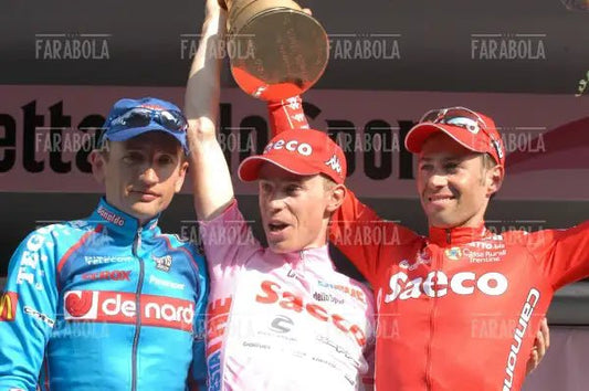 Serhiy Honchar, Damiano Cunego e Gilberto Simoni sul podio, arrivo del Giro d'Italia, Milano, 2004