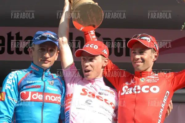 Serhiy Honchar, Damiano Cunego e Gilberto Simoni sul podio, arrivo del Giro d'Italia, Milano, 2004