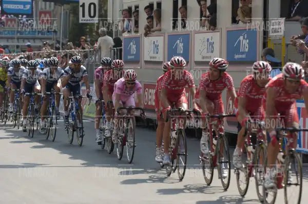 Damiano Cunego in maglia rosa, arrivo del Giro d'Italia, Milano, 2004