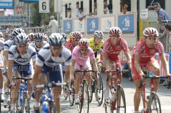 Damiano Cunego in maglia rosa, arrivo del Giro d'Italia, Milano, 2004