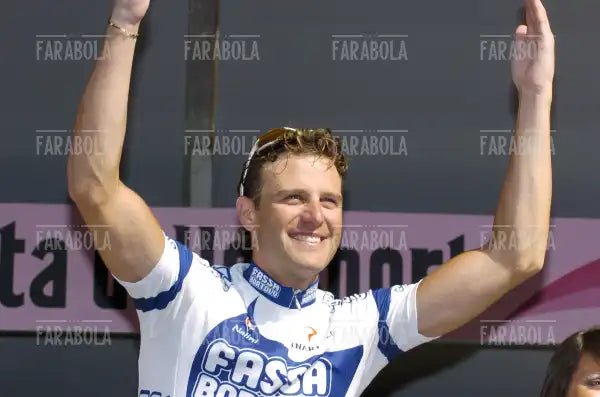 Alessandro Petacchi vincitore della tappa, arrivo del Giro d'Italia, Milano, 2004