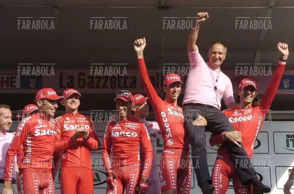 La Saeco con Damiano Cunego vincitore, arrivo del Giro d'Italia, Milano, 2004