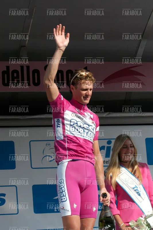Alessandro Petacchi maglia ciclamino, arrivo del Giro d'Italia, Milano, 2004
