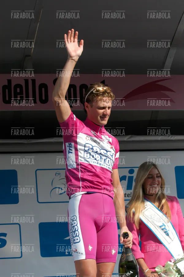 Alessandro Petacchi maglia ciclamino, arrivo del Giro d'Italia, Milano, 2004